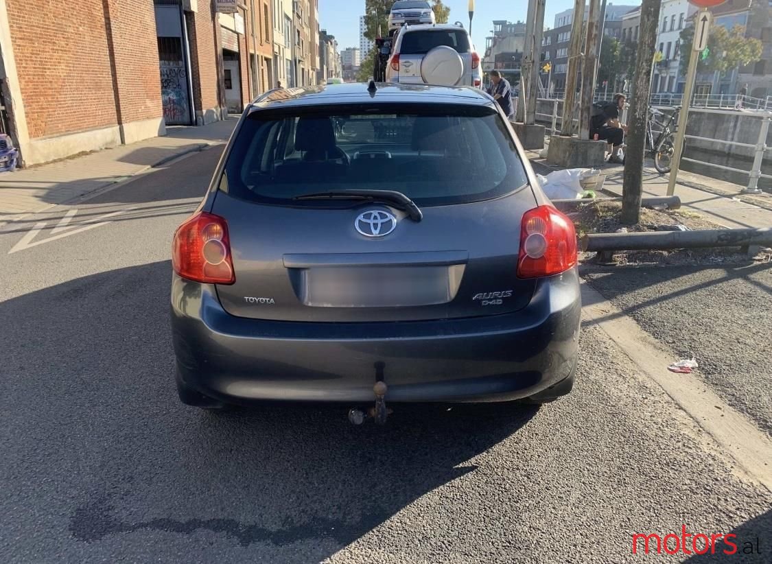 2007' Toyota Auris photo #2