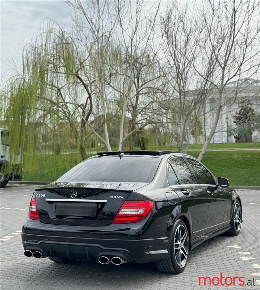 2012' Mercedes-Benz C 300 photo #5