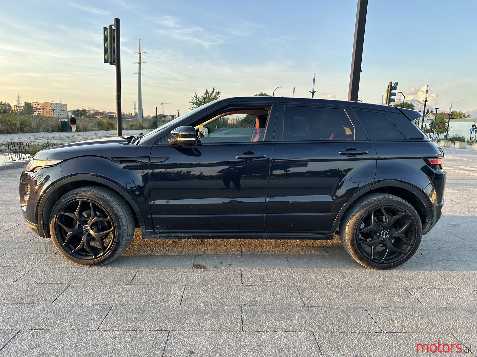 2011' Land Rover Range Rover Evoque photo #3