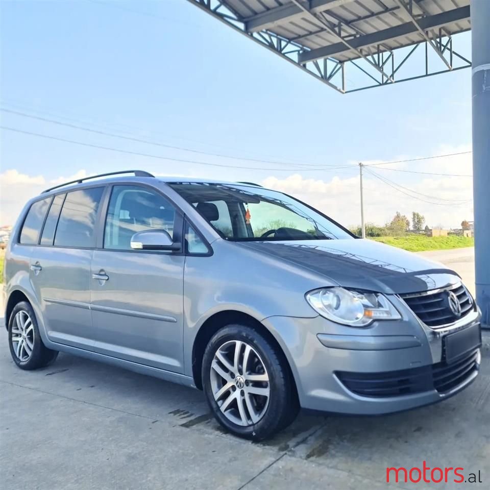 2009' Volkswagen Touran photo #5