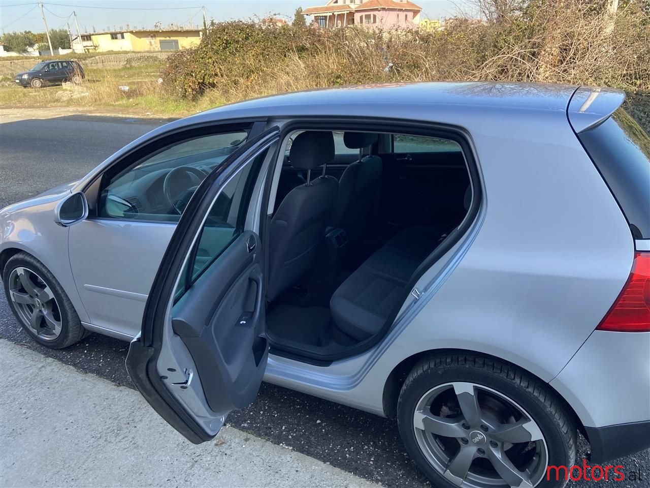 2005' Volkswagen Golf photo #4