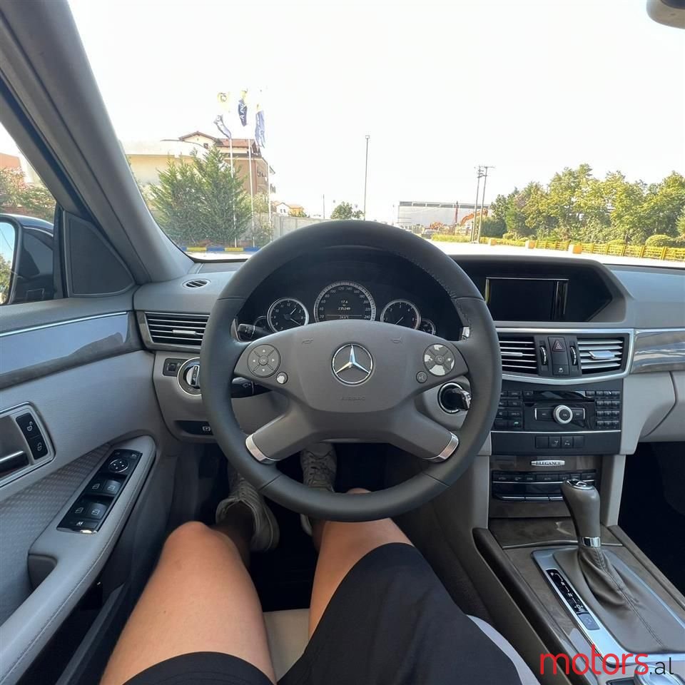 2010' Mercedes-Benz 220 photo #5