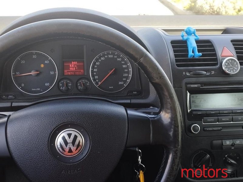 2005' Volkswagen Golf photo #1