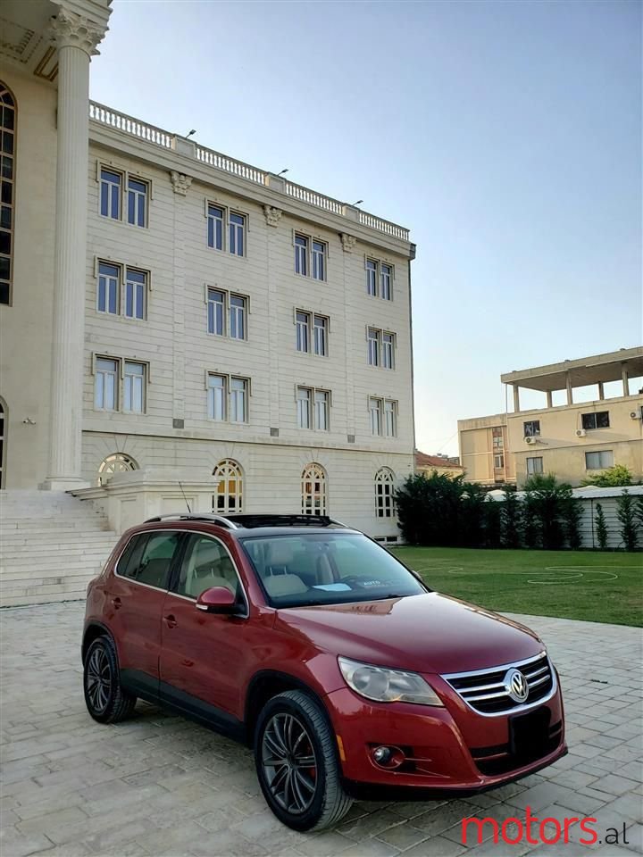 2012' Volkswagen Tiguan photo #3