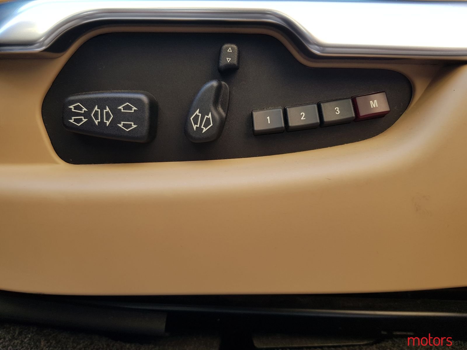 2008' Land Rover Range Rover photo #3