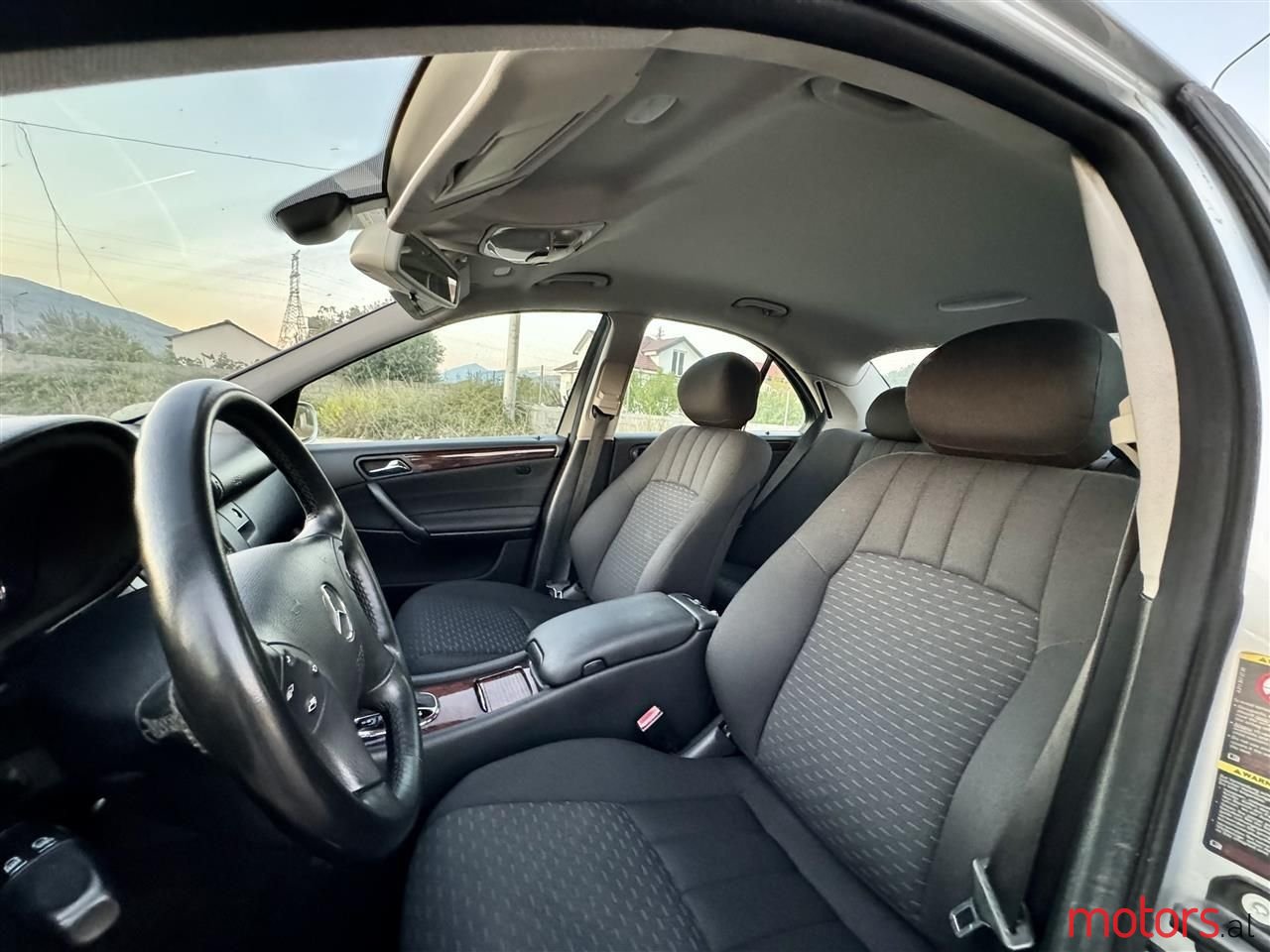 2005' Mercedes-Benz C 220 photo #2
