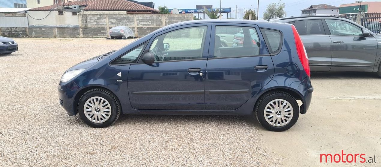 2005' Mitsubishi Colt photo #1