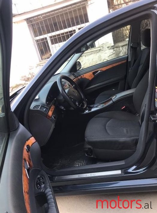 2005' Mercedes-Benz E 200 photo #3