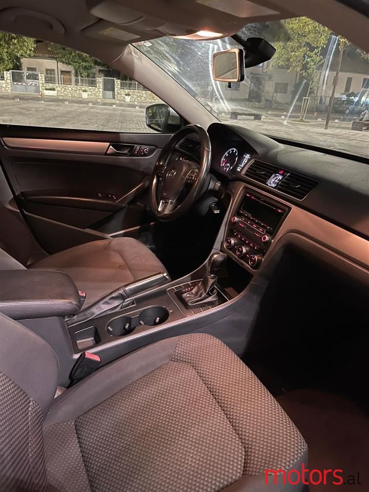 2013' Volkswagen Passat photo #6