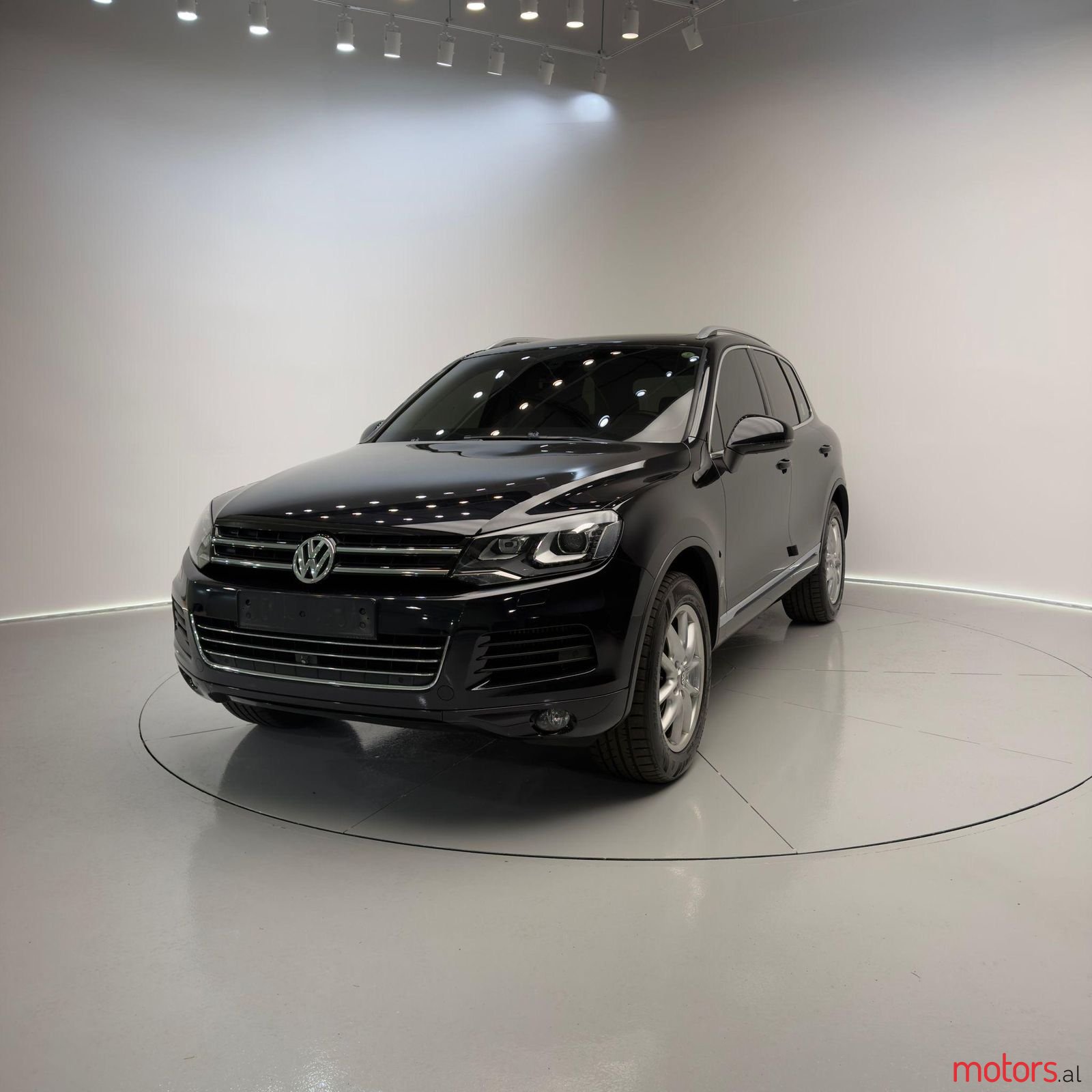 2014' Volkswagen Touareg photo #2