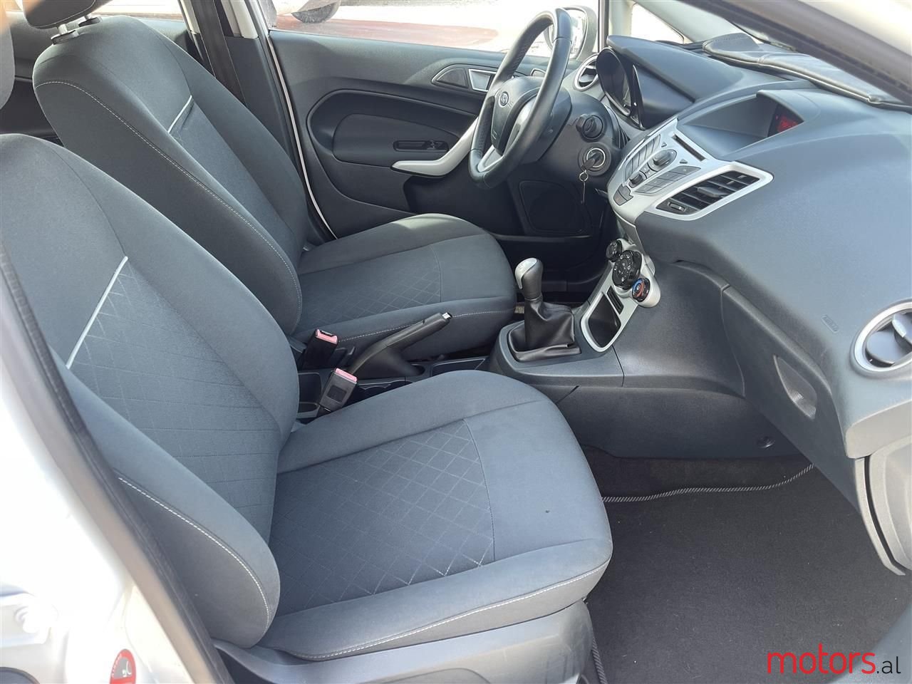 2012' Ford Fiesta photo #2