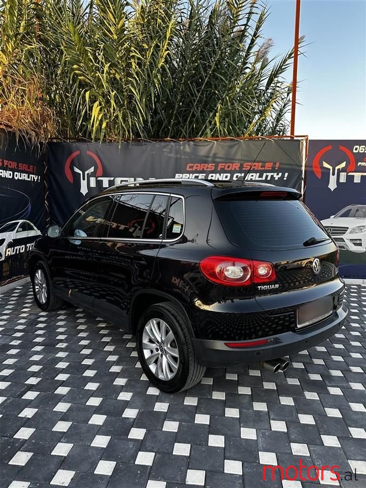 2010' Volkswagen Tiguan photo #2