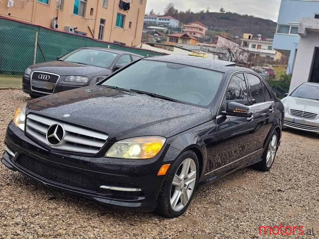 2011' Mercedes-Benz C 300 photo #2