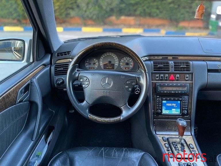 2000' Mercedes-Benz E 280 photo #3