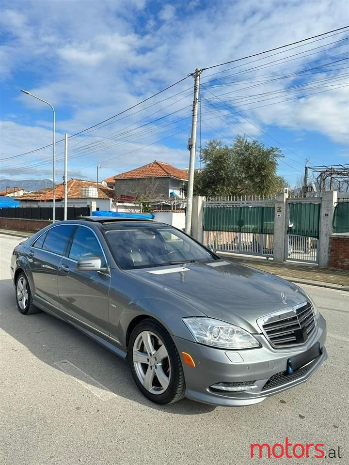 2011' Mercedes-Benz S 400 photo #1