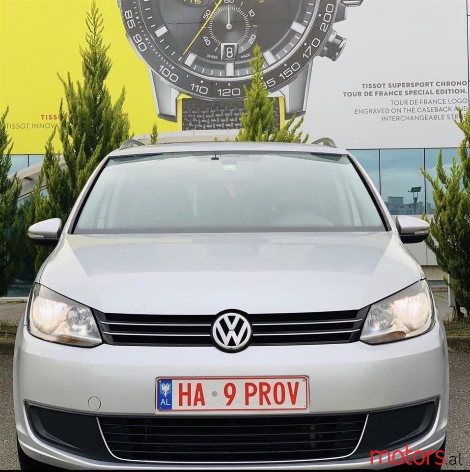 2011' Volkswagen Touran photo #1