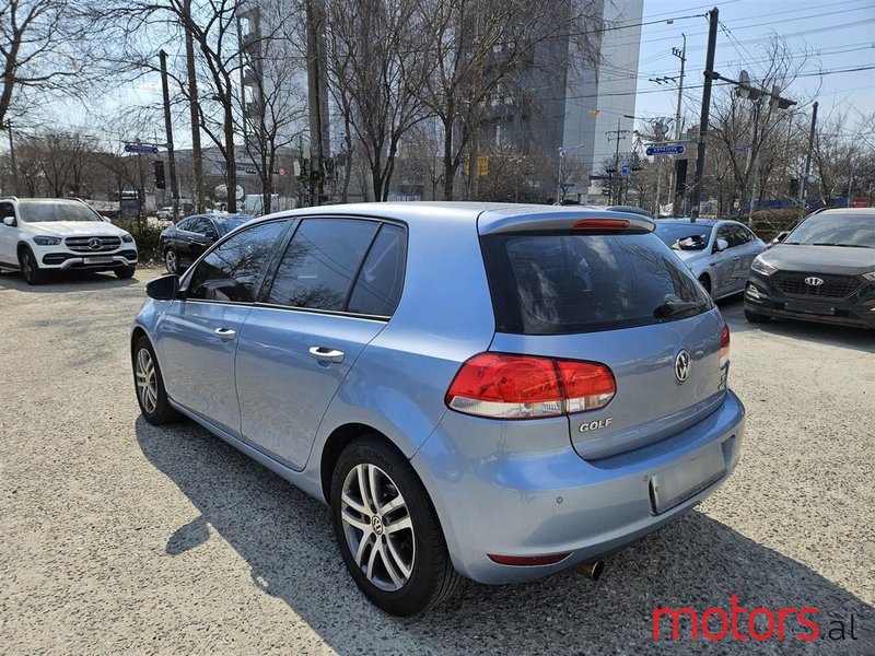 2011' Volkswagen Golf photo #2