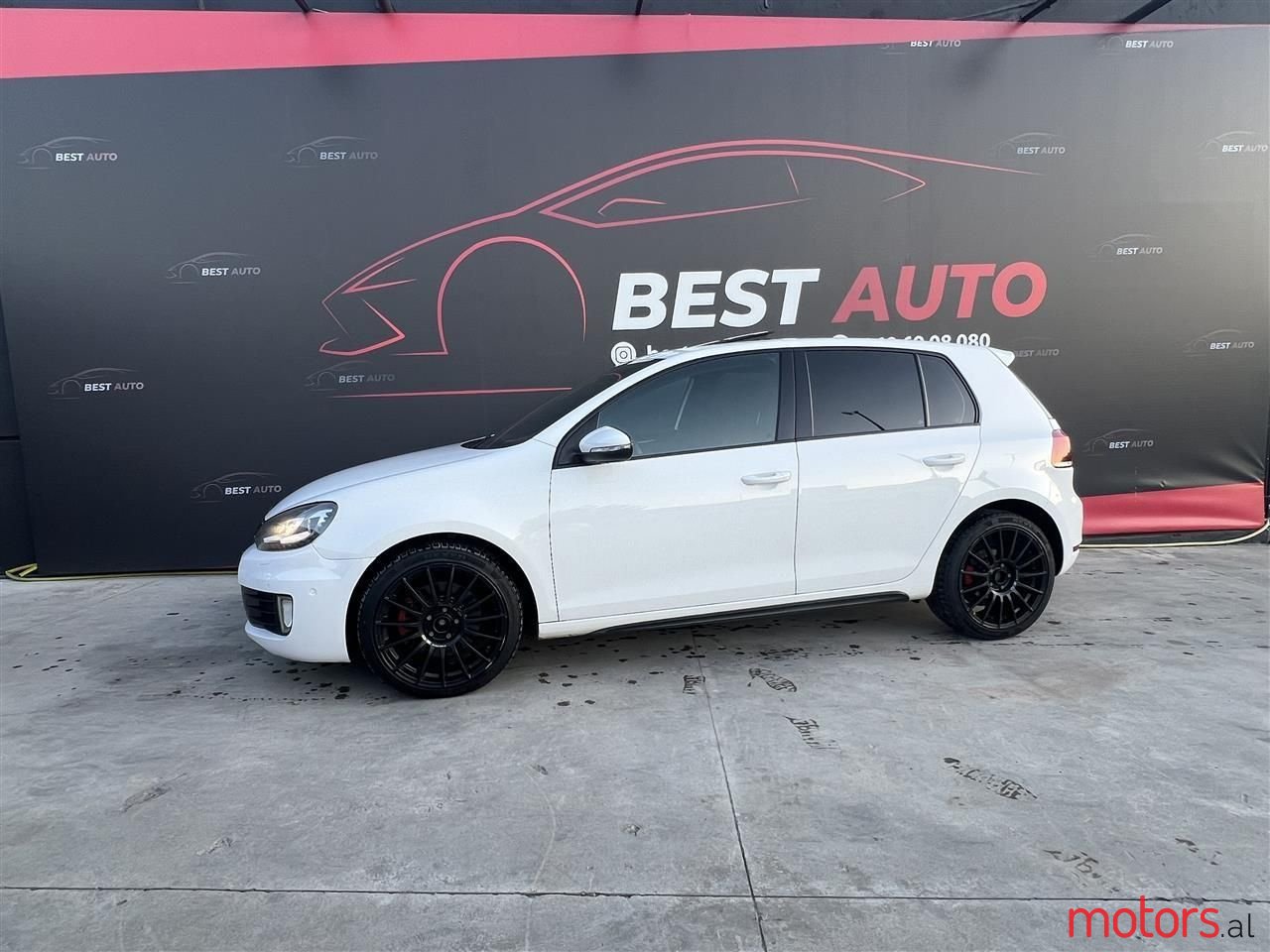 2011' Volkswagen Golf photo #1