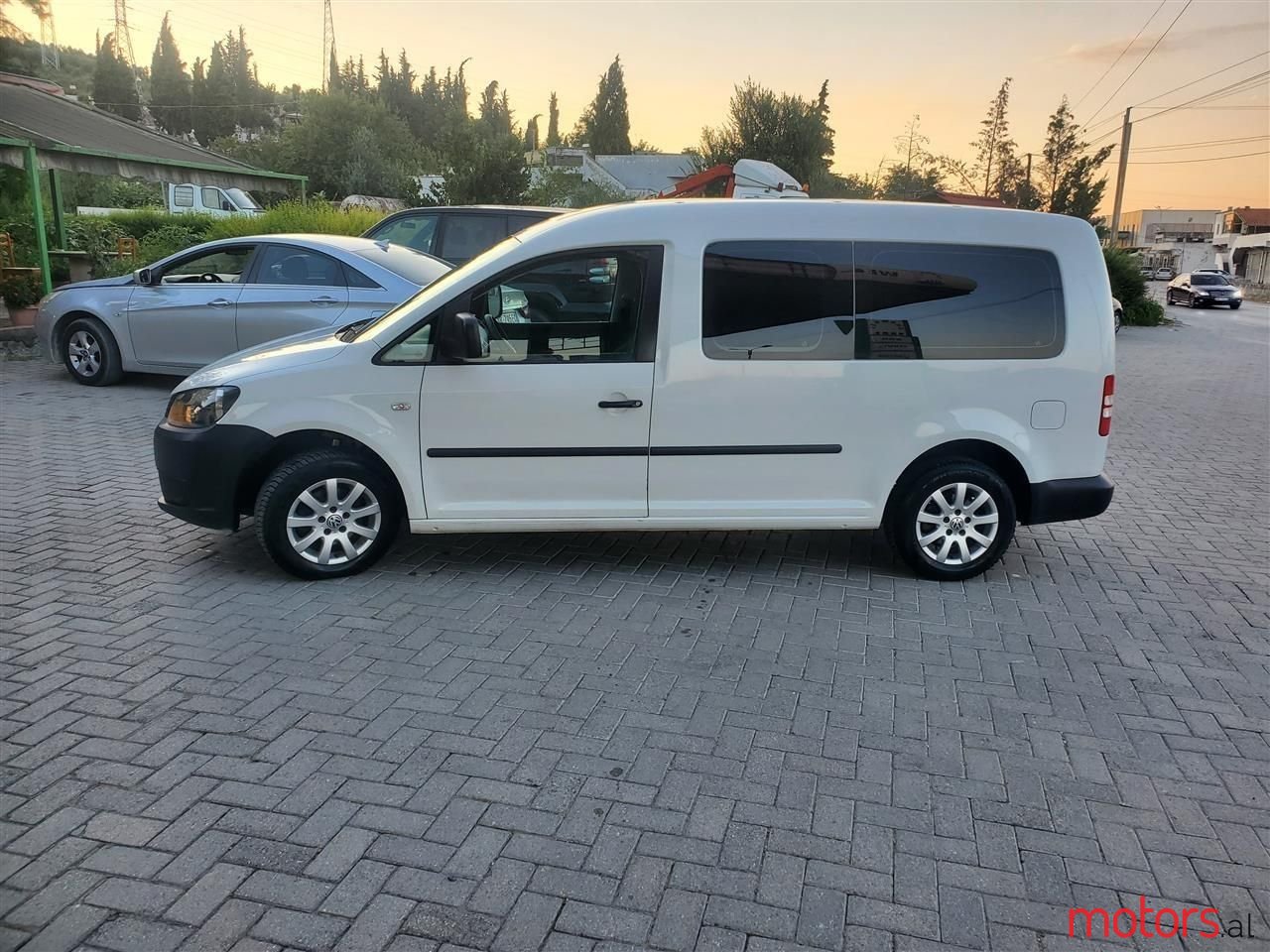 2012' Volkswagen Caddy photo #2