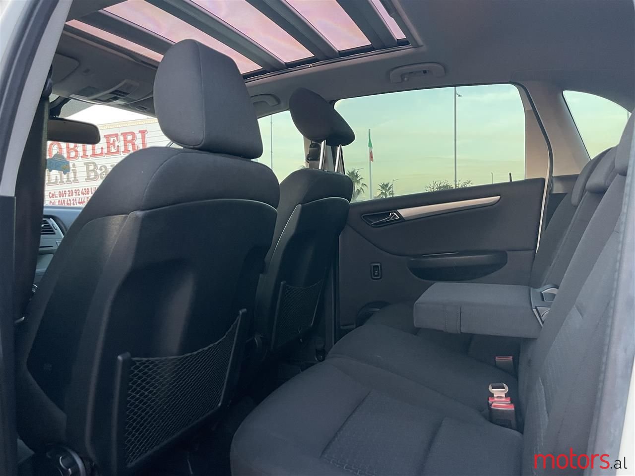 2010' Mercedes-Benz B 200 photo #3