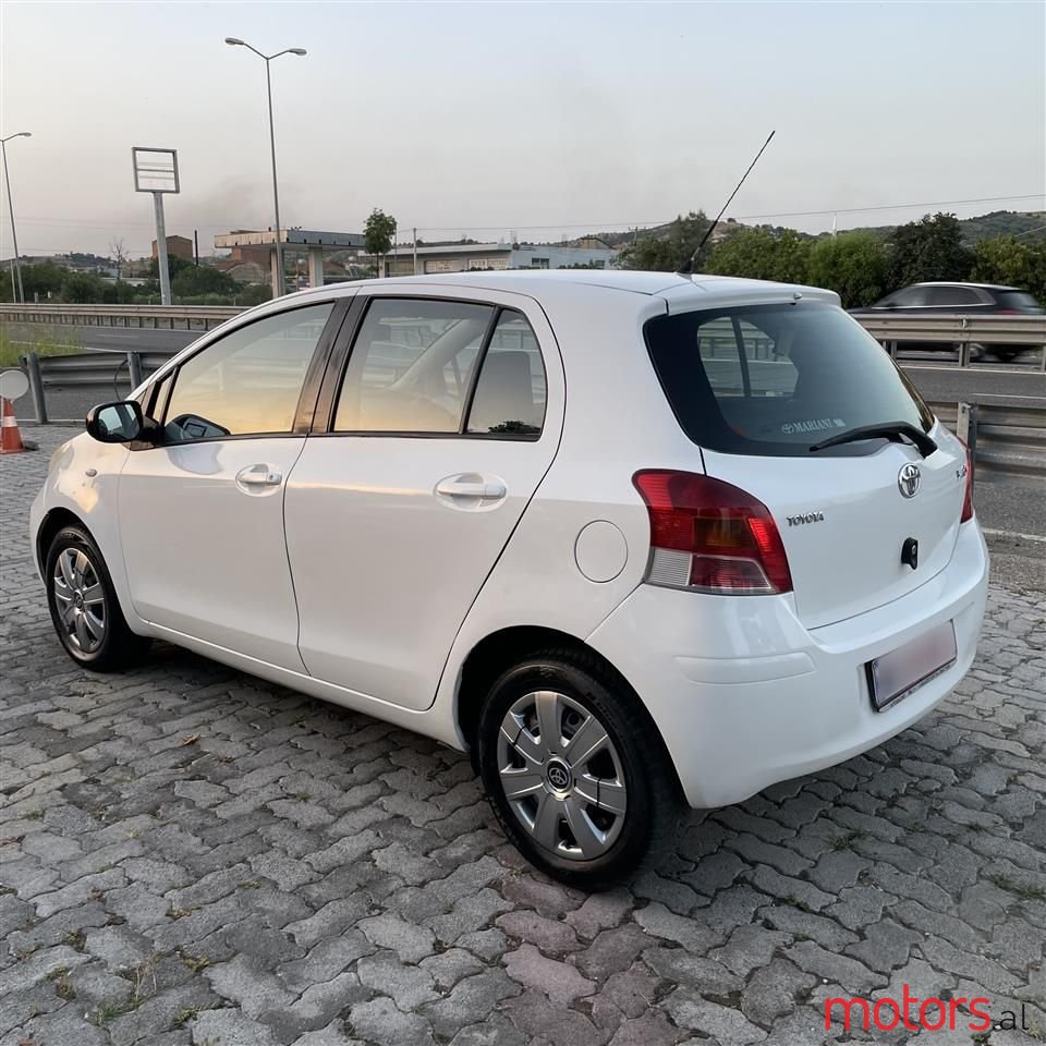 2009' Toyota Yaris photo #4