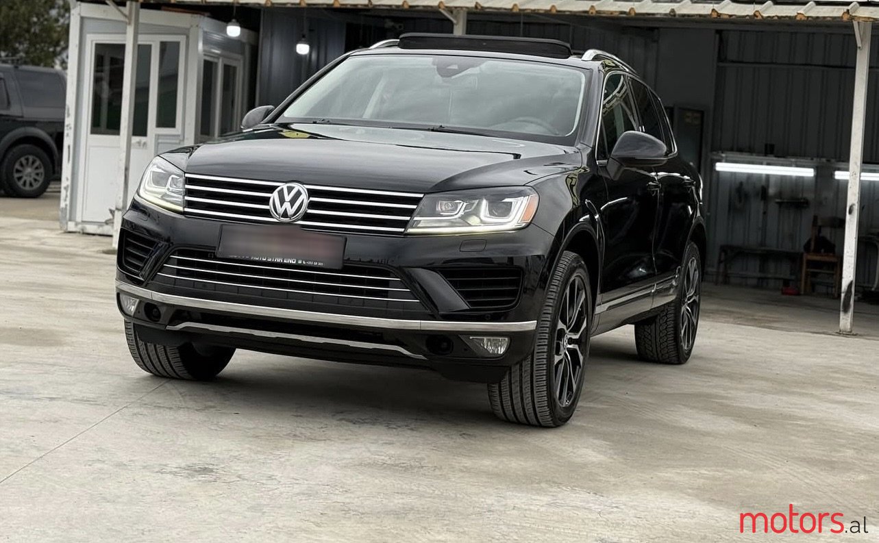 2016' Volkswagen Touareg photo #1
