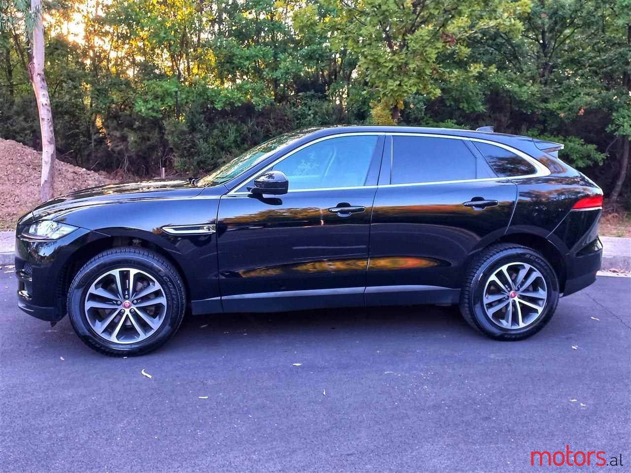 2019' Jaguar F-Pace photo #6