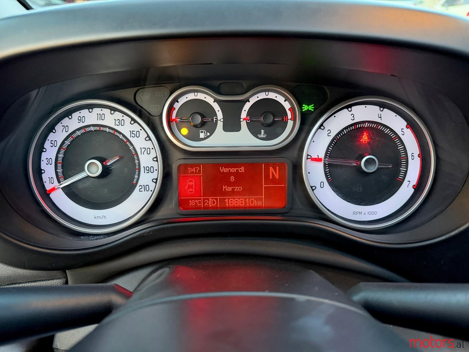 2013' Fiat 500L photo #2