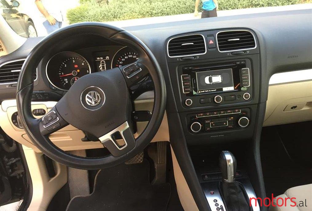 2011' Volkswagen Golf photo #4