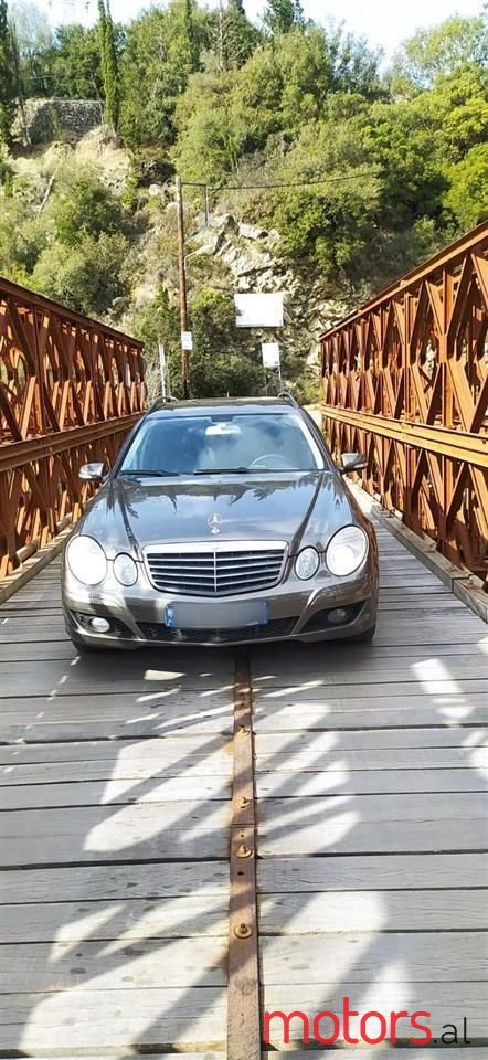 2007' Mercedes-Benz E 220 photo #1