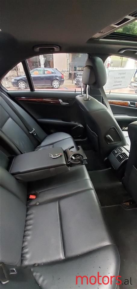 2011' Mercedes-Benz C 300 photo #3