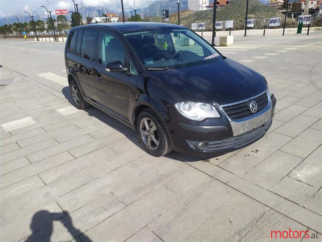 2008' Volkswagen Touran photo #5