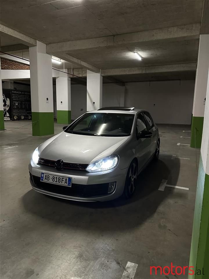 2011' Volkswagen Golf photo #1