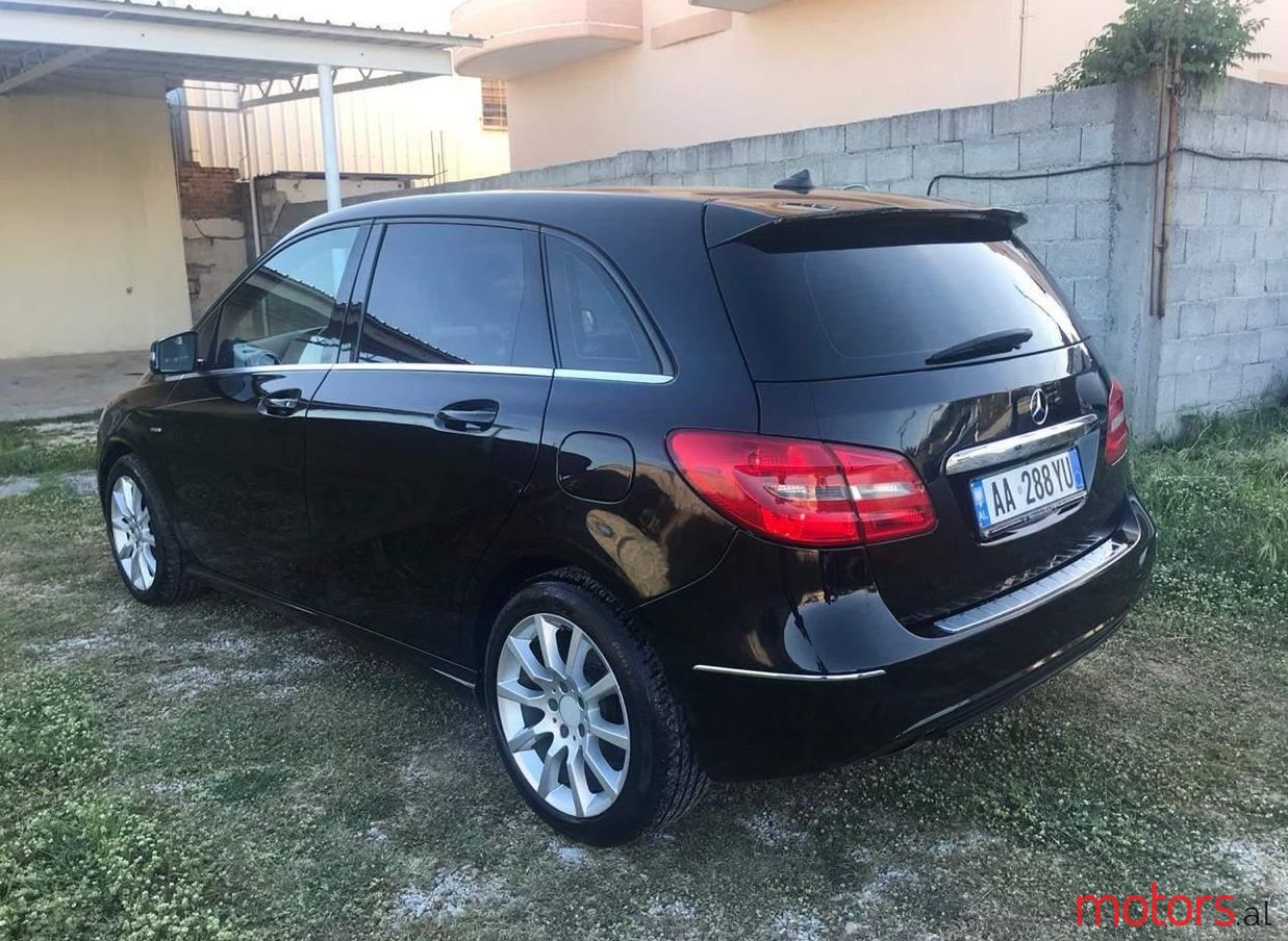 2013' Mercedes-Benz B 180 photo #1