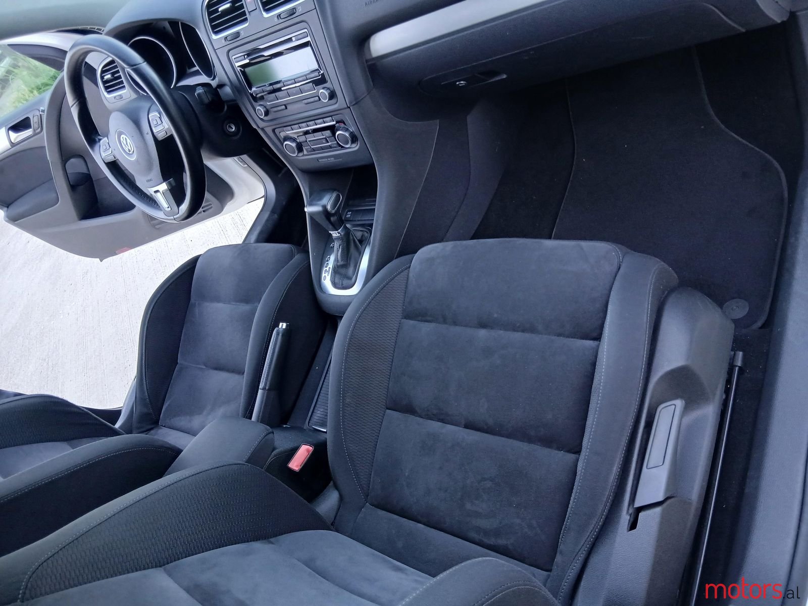 2010' Volkswagen Golf photo #3