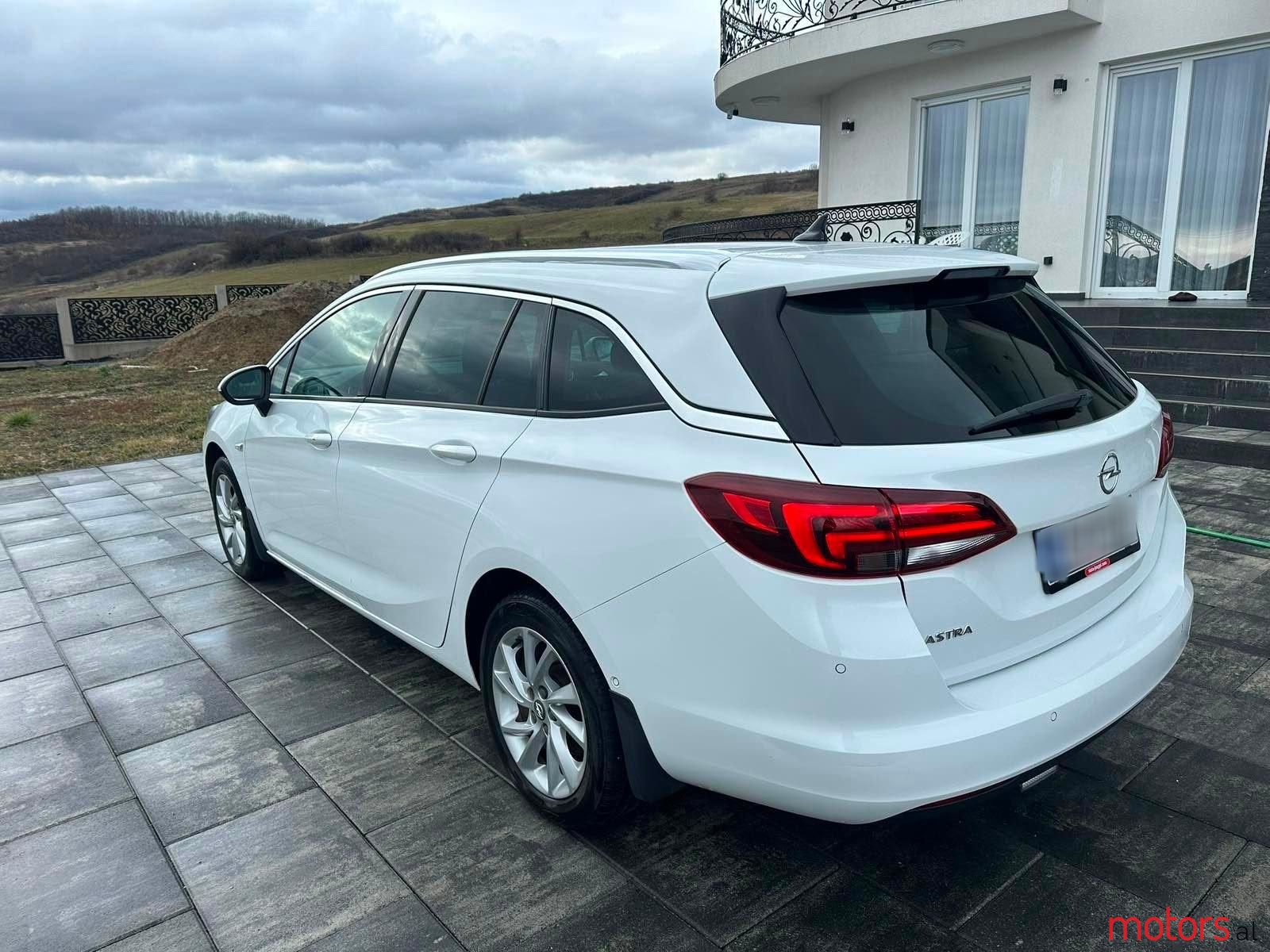 2020' Opel Astra photo #3
