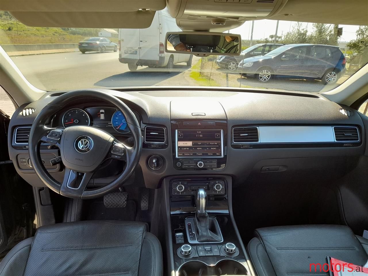 2013' Volkswagen Touareg photo #6