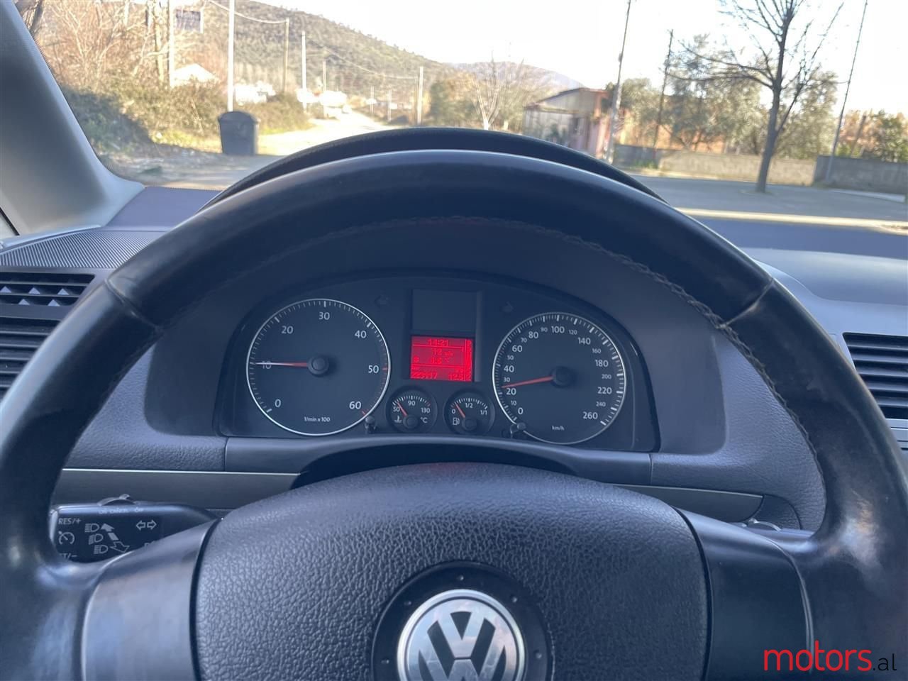 2007' Volkswagen Touran photo #2