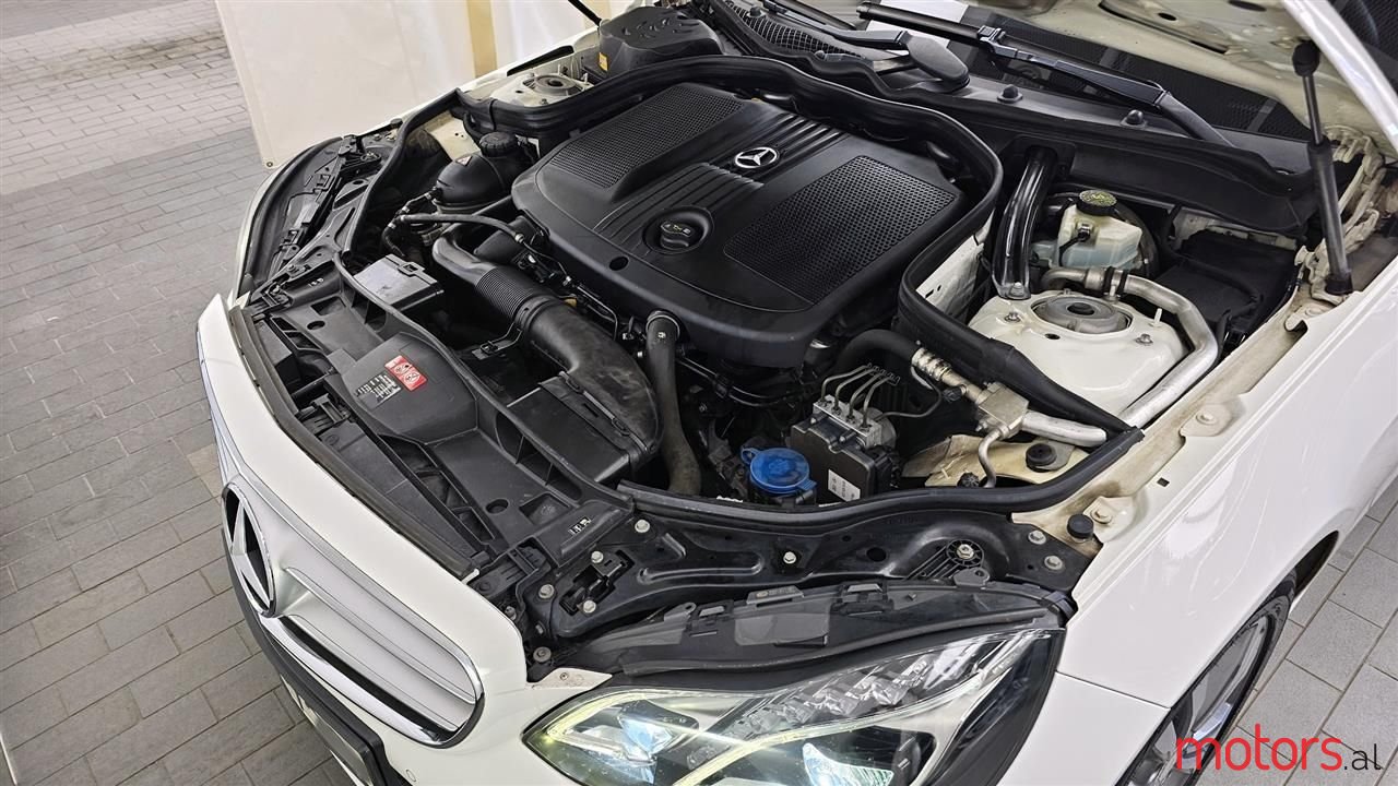 2014' Mercedes-Benz E 220 photo #1