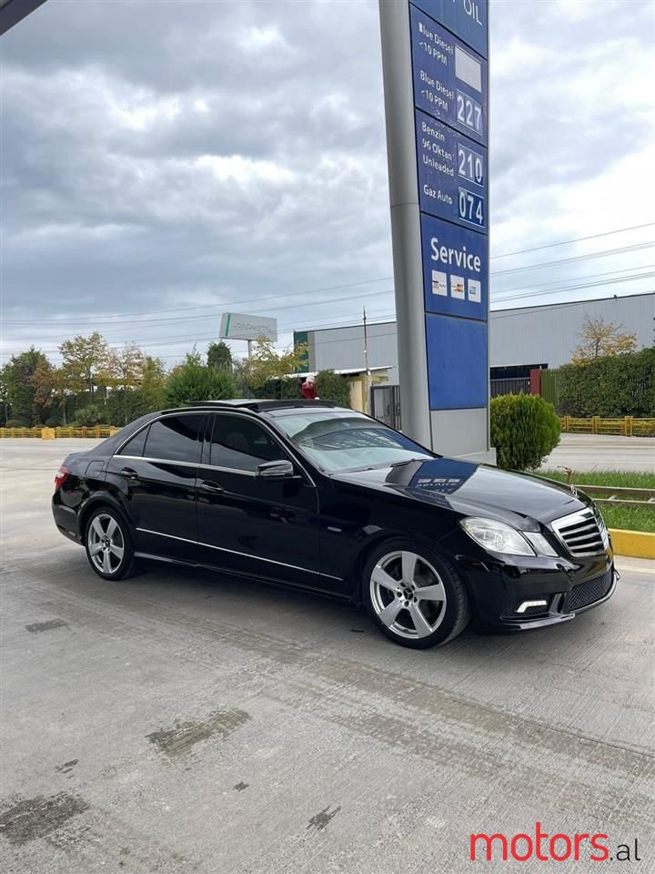 2011' Mercedes-Benz E 350 photo #2