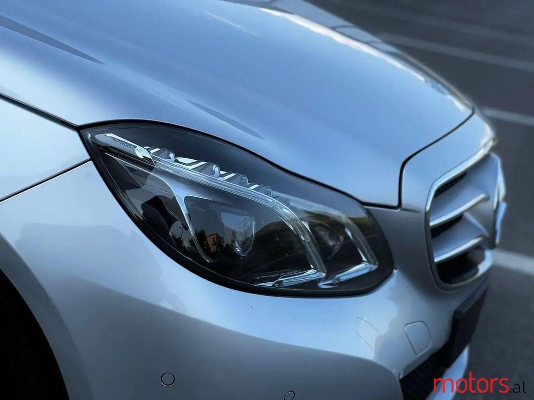 2015' Mercedes-Benz E 220 photo #5