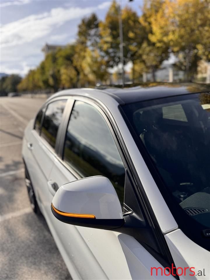 2012' BMW 320 photo #6