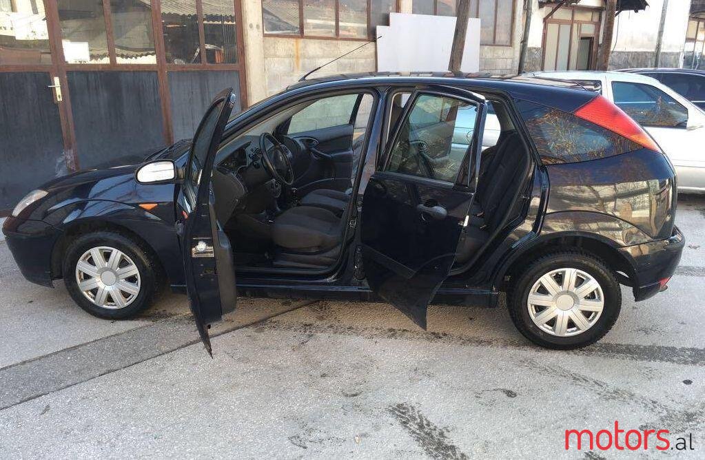 2004' Ford Focus photo #1