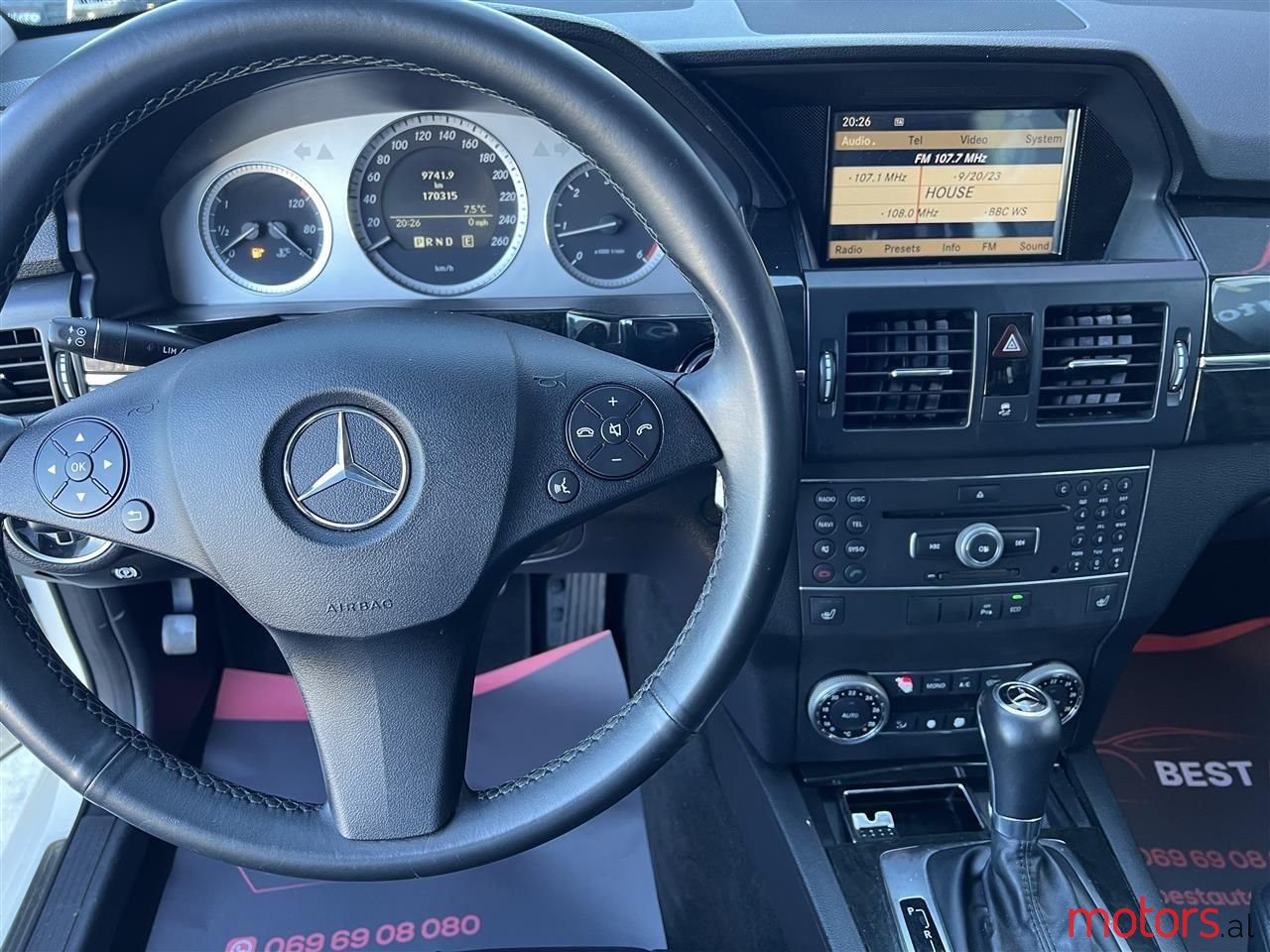 2011' Mercedes-Benz GLK 250 photo #2