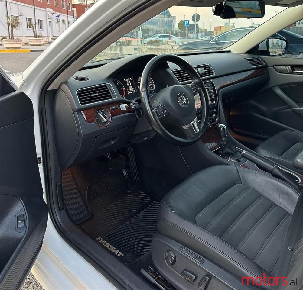 2013' Volkswagen Passat photo #4