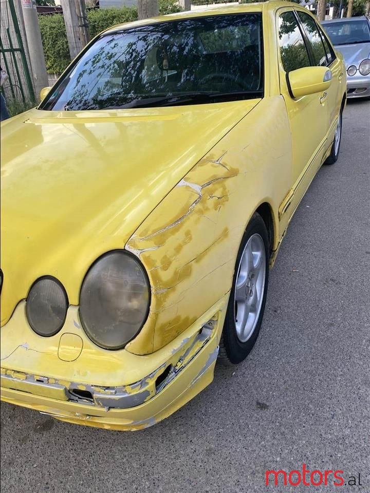 2001' Mercedes-Benz 220 photo #3