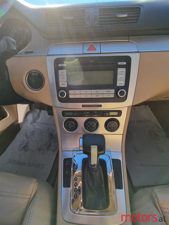 2007' Volkswagen Passat photo #6