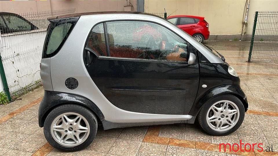 2001' Smart Fortwo photo #1