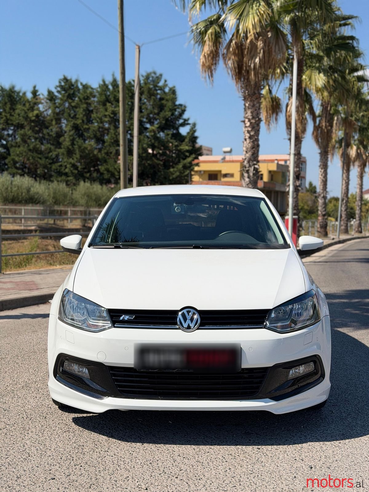 2015' Volkswagen Polo photo #3