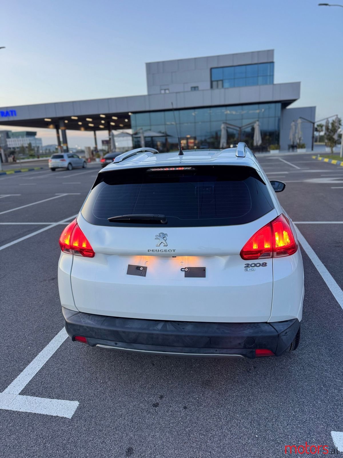 2015' Peugeot 2008 photo #2